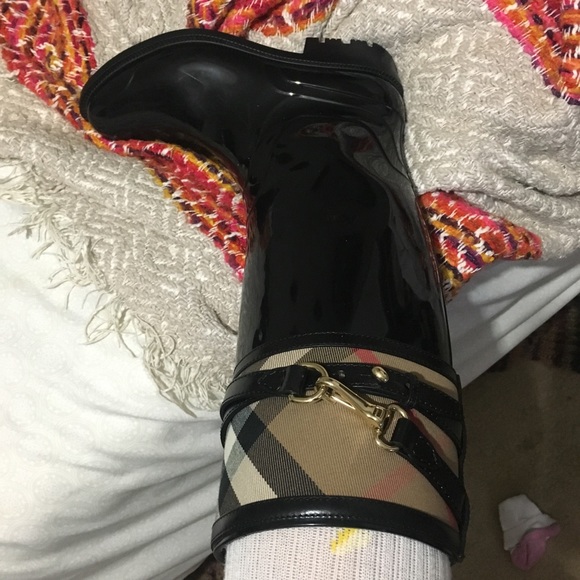 { Burberry } Print Rain Boots Leather Buckle - Picture 4 of 4